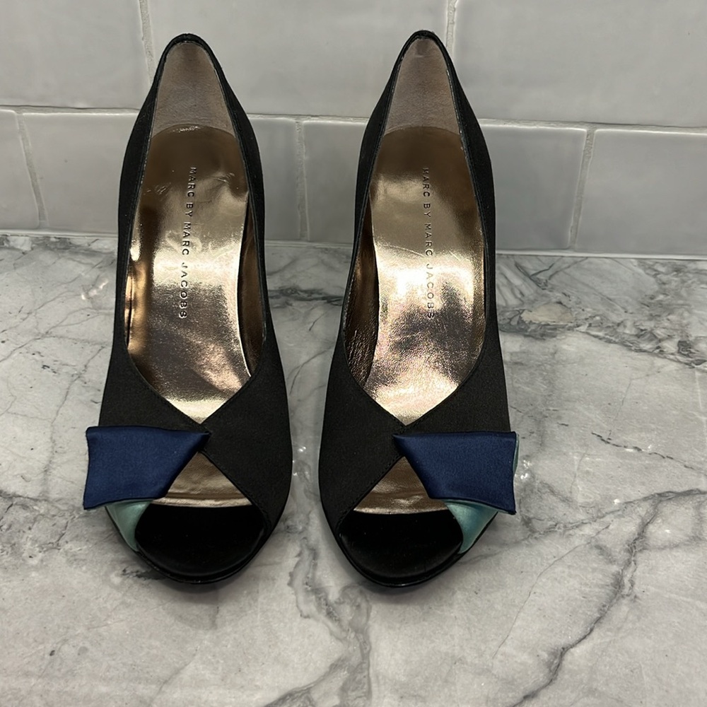 Marc by Marc Jacobs black satin open toe pump NIB